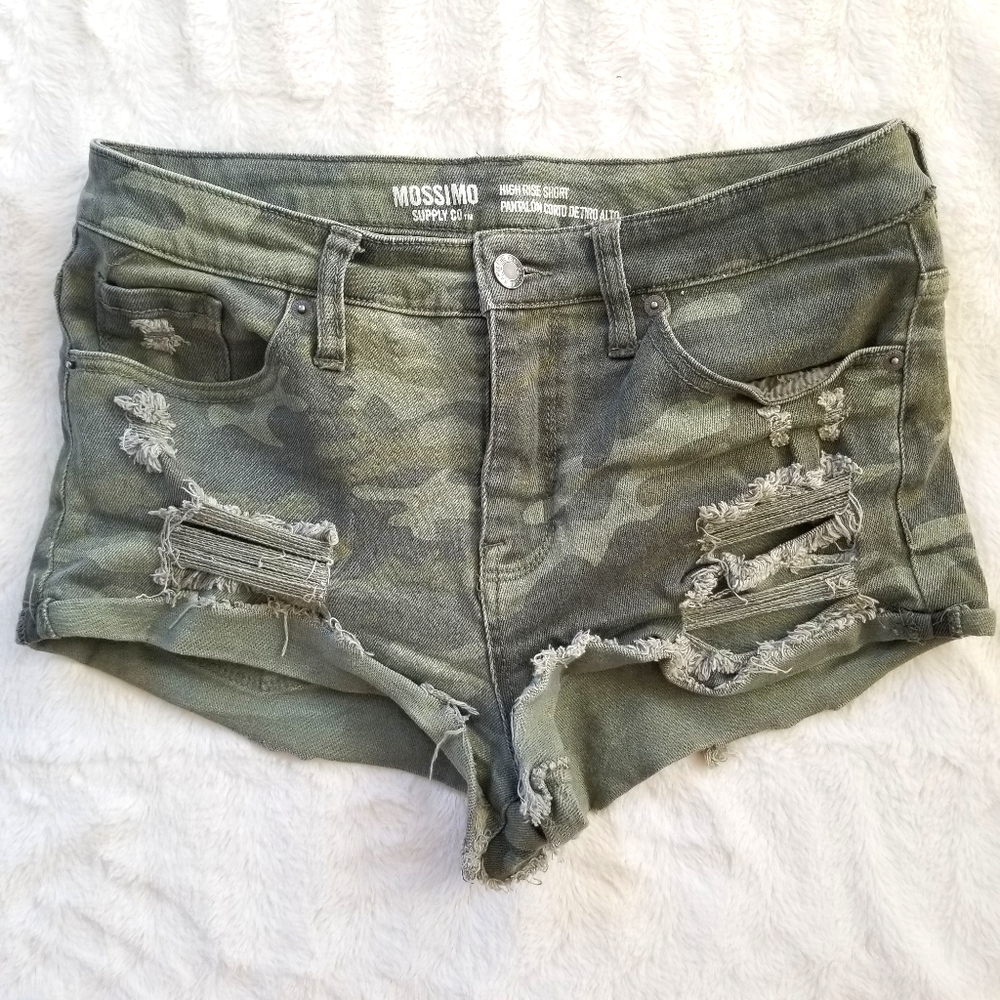 3/$20⭐Mossimo Camo High Rise Distressed Shorts